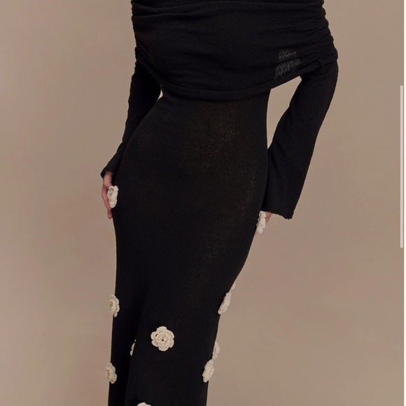 Elegant Black Off-Shoulder Dress with Floral Accents - Picture 3 of 6